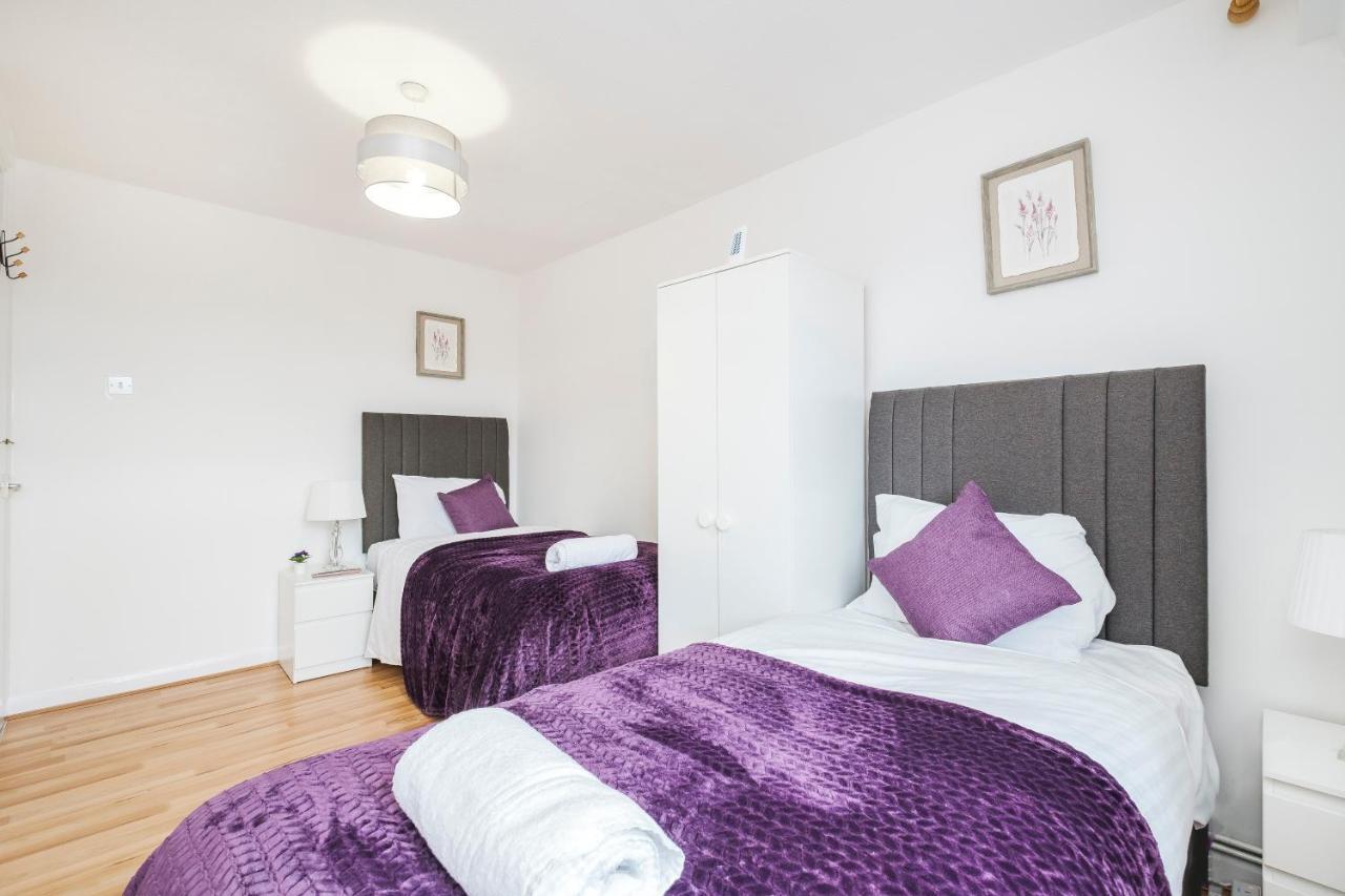 Spacious 3 Bed 1 Bath Hse W Guest Toilet W Parking Near Excel - E16 Лондон Екстериор снимка