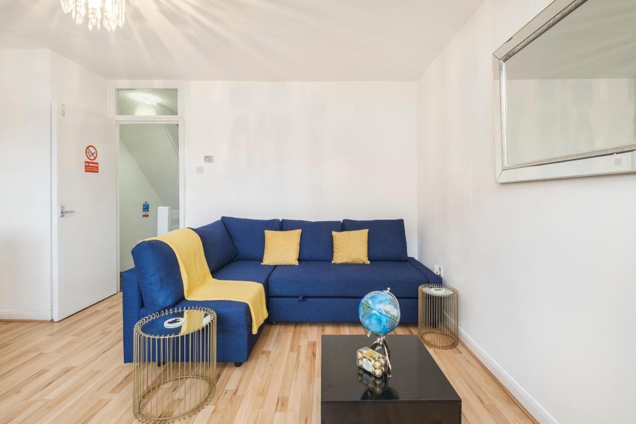 Spacious 3 Bed 1 Bath Hse W Guest Toilet W Parking Near Excel - E16 Лондон Екстериор снимка