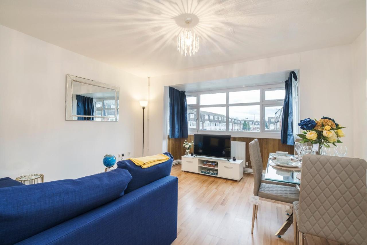 Spacious 3 Bed 1 Bath Hse W Guest Toilet W Parking Near Excel - E16 Лондон Екстериор снимка