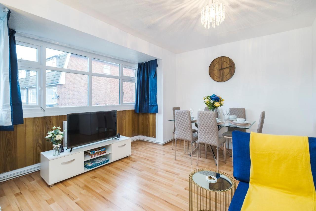 Spacious 3 Bed 1 Bath Hse W Guest Toilet W Parking Near Excel - E16 Лондон Екстериор снимка