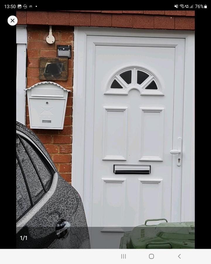 Spacious 3 Bed 1 Bath Hse W Guest Toilet W Parking Near Excel - E16 Лондон Екстериор снимка
